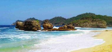 Pantai Kondang Merak, Tempat Menikmati Wisata Bahari dan Kuliner Lezat di Malang